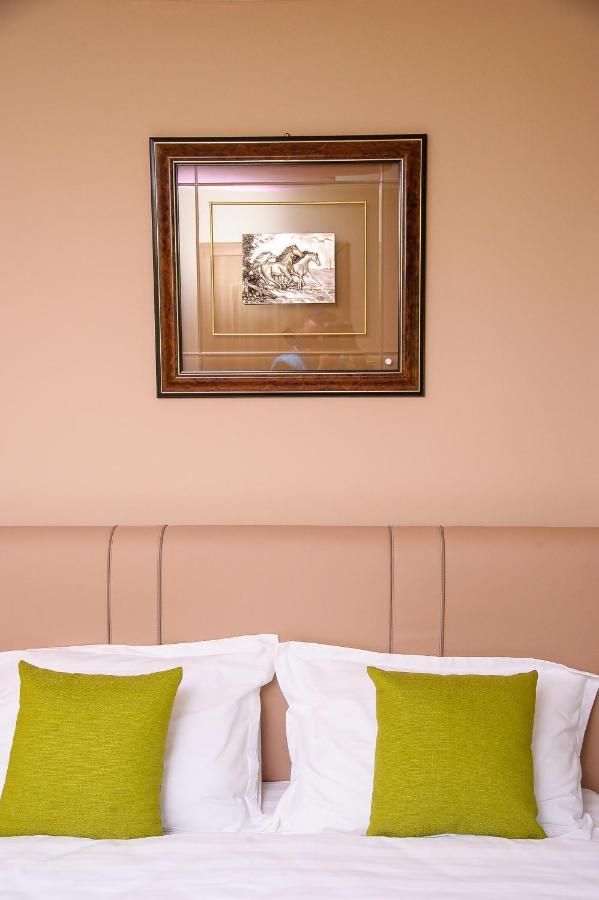 Casa Liana Hotell Oradea Eksteriør bilde
